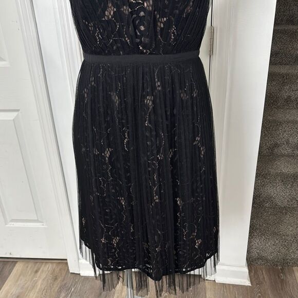 ADRIANNA PAPELL Elegant Black Lace Dress Size 8 - Picture 4 of 10